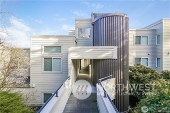 Property Photo: 7525 Old Redmond Road 403 WA 98052