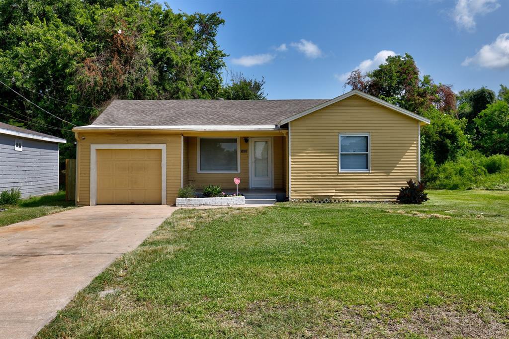 Property Photo: 5906 Mentor Drive TX 77591