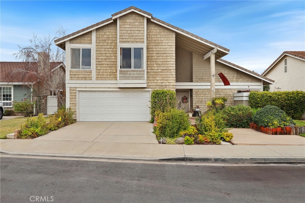 Property Photo:  4 Deerwood W  CA 92604 