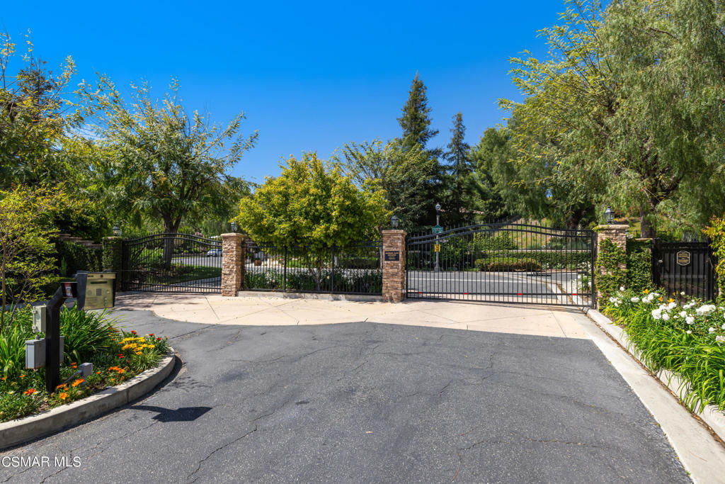 Property Photo:  2347 Valley Terrace Drive  CA 93065 