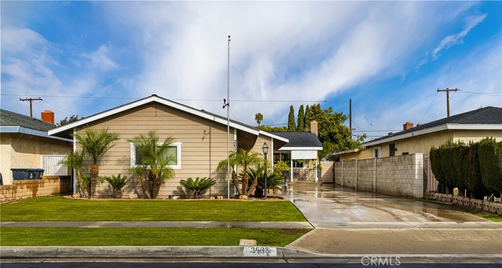 Property Photo:  2635 W Harvard Street  CA 92704 