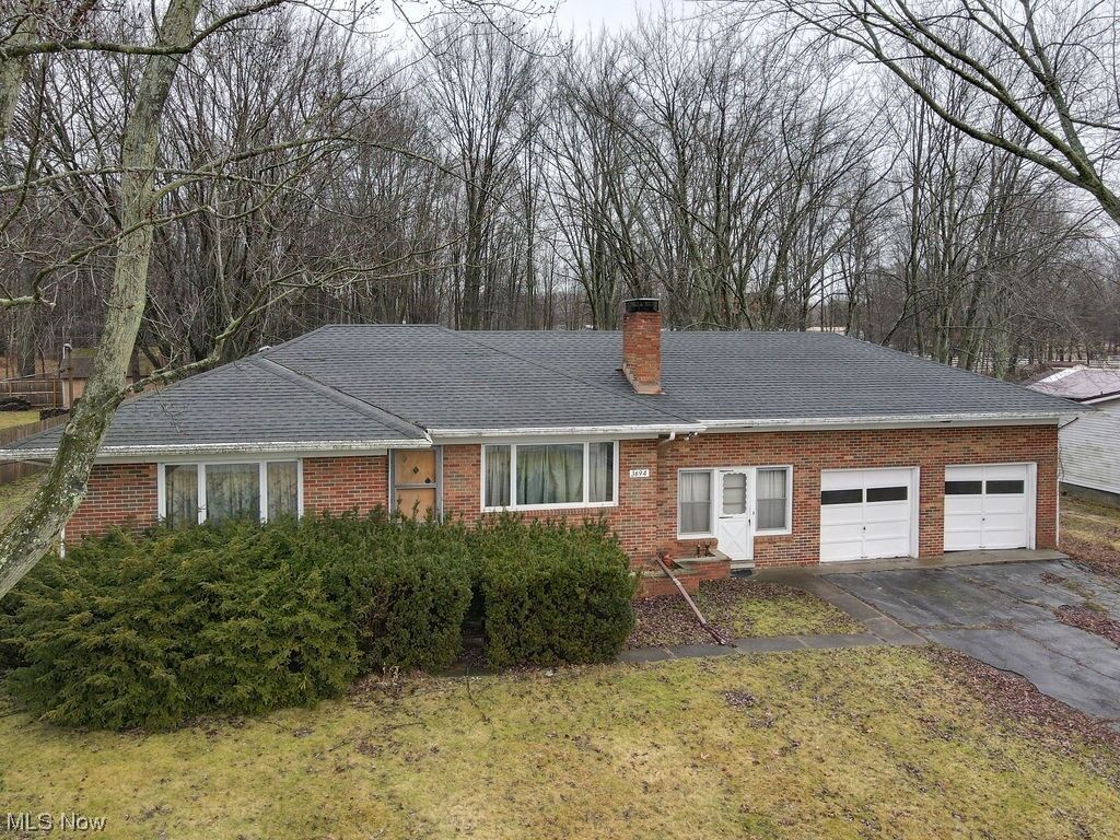 Property Photo: 3694 Parkman NW OH 44470