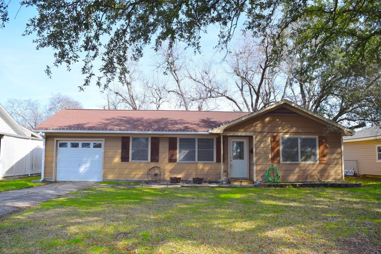 Property Photo:  2648 Azalea Ave  TX 77619 