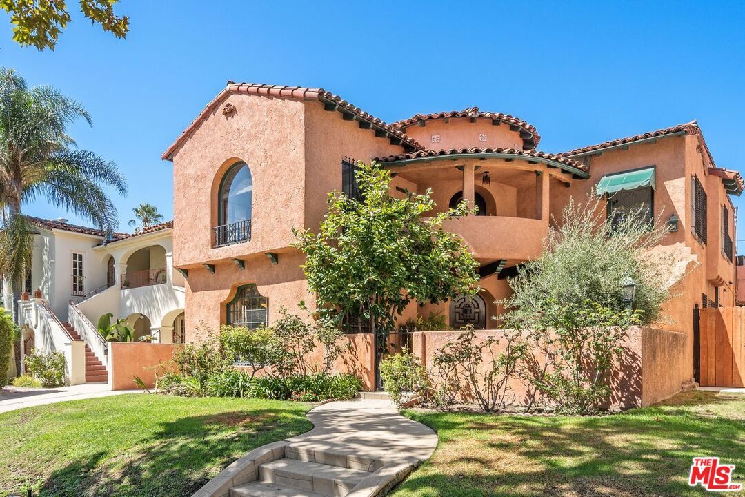 Property Photo:  6133  W 6th St  CA 90048 