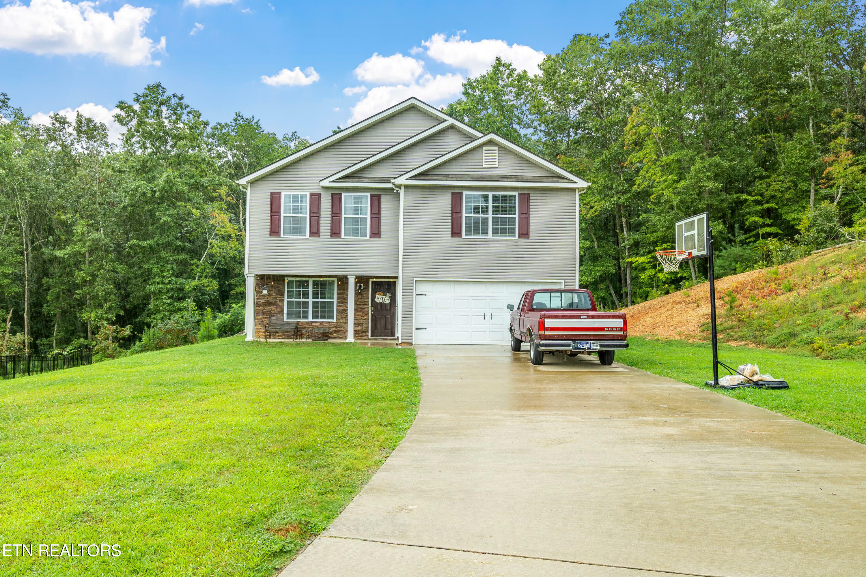 Property Photo:  317 Homestead Court  TN 37763 