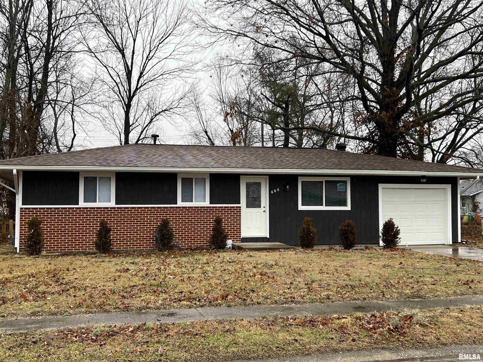 Property Photo: 606 E Cindy Street IL 62901