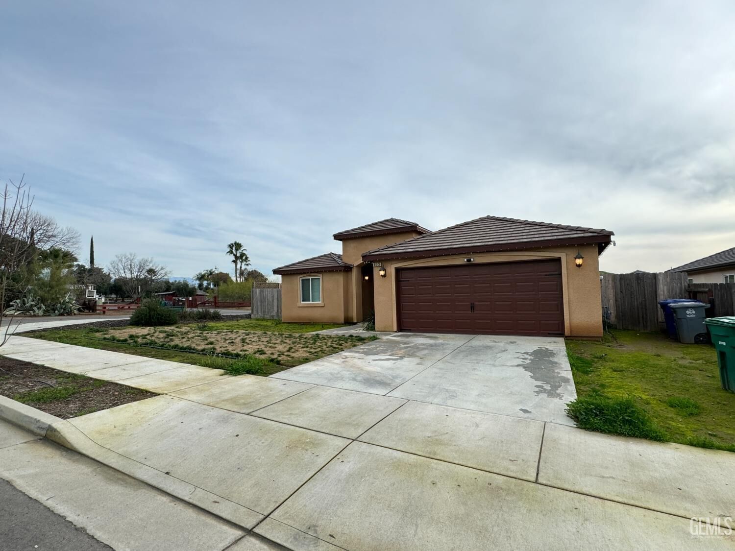 Property Photo: 603 E Wutchumna Avenue CA 93286