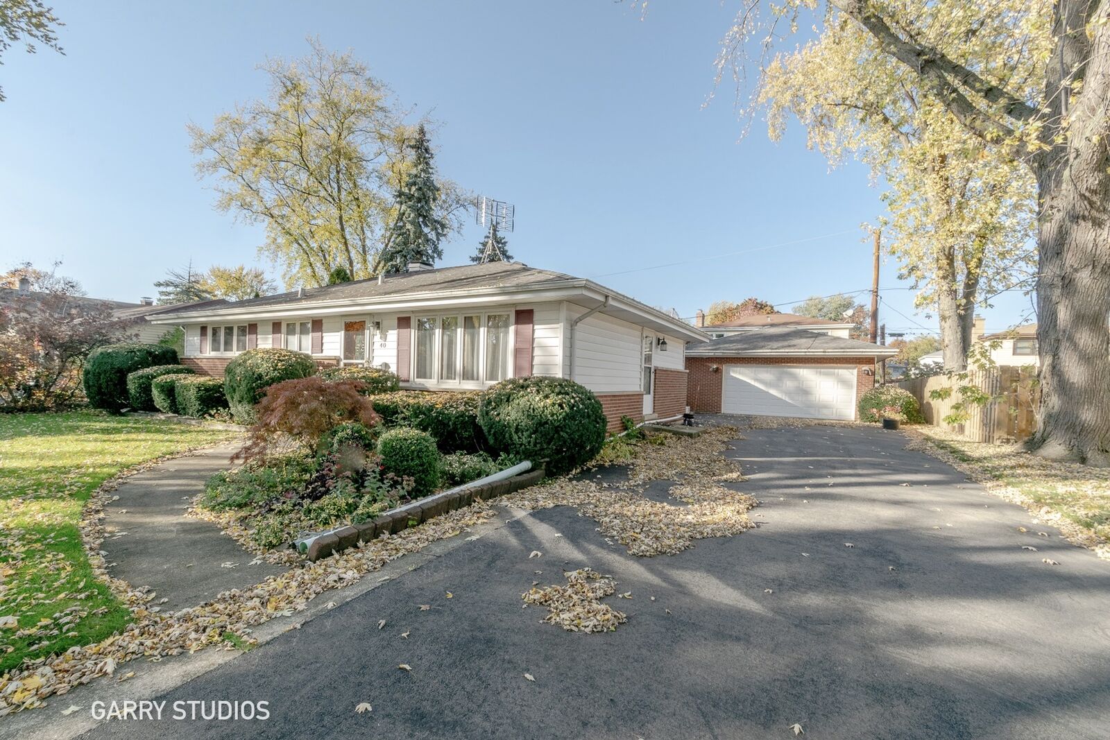 Property Photo:  40 W Devon Avenue  IL 60172 