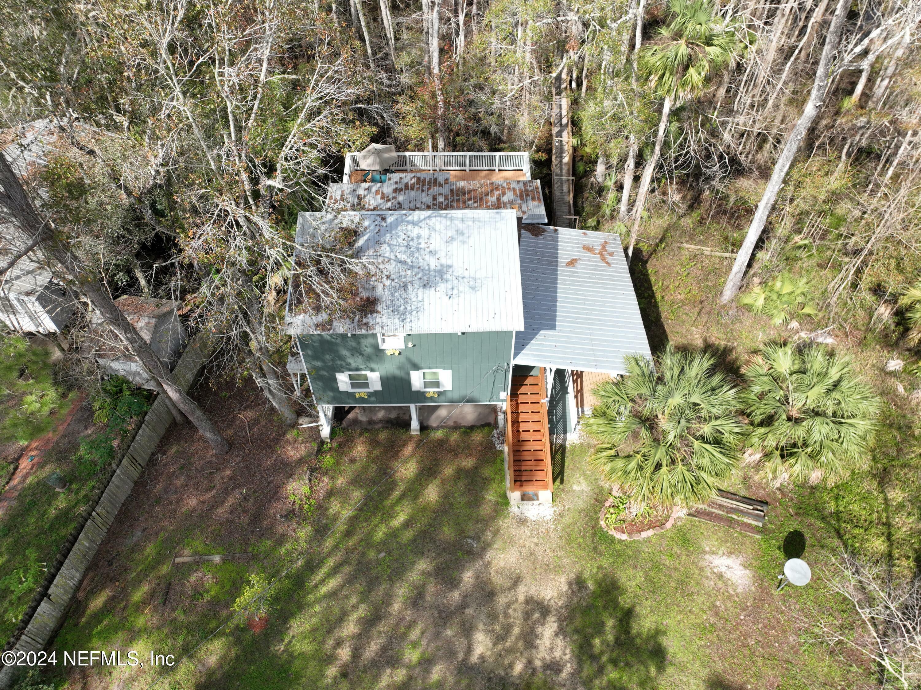 Property Photo:  15611 NW 42 Place  FL 32626 