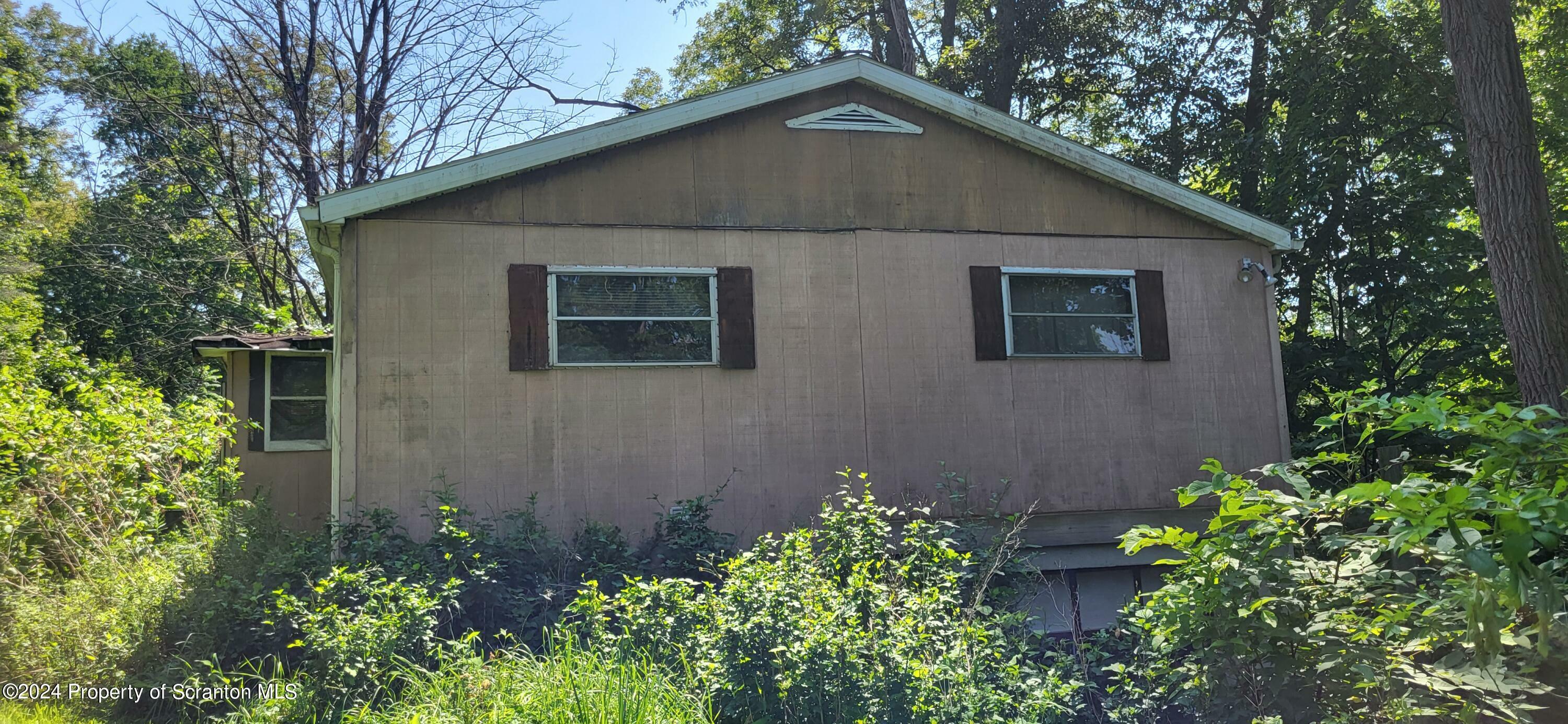 Property Photo:  204 Spur Road  PA 18419 