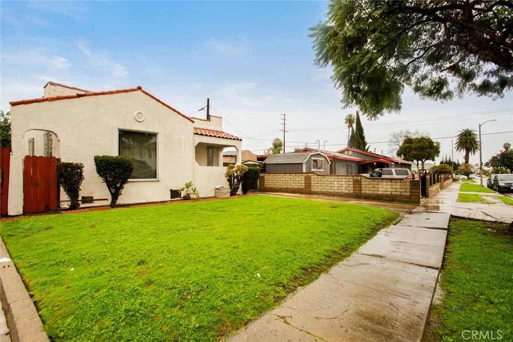 Property Photo:  715 W 104th Place  CA 90044 