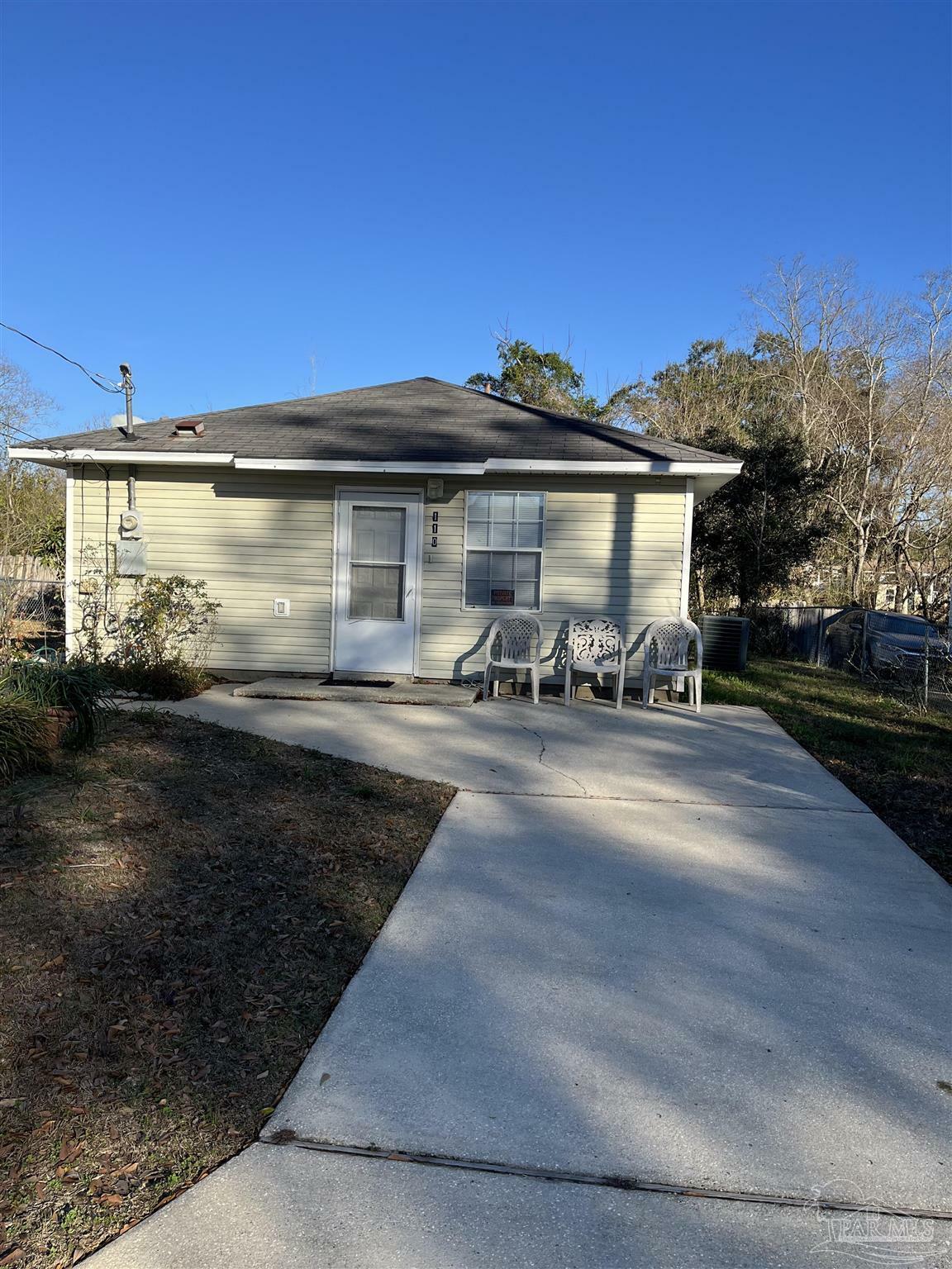 Property Photo:  110 Sheppard St  FL 32533 