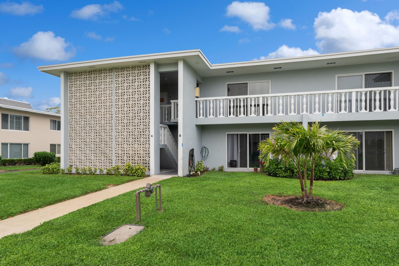 Property Photo:  