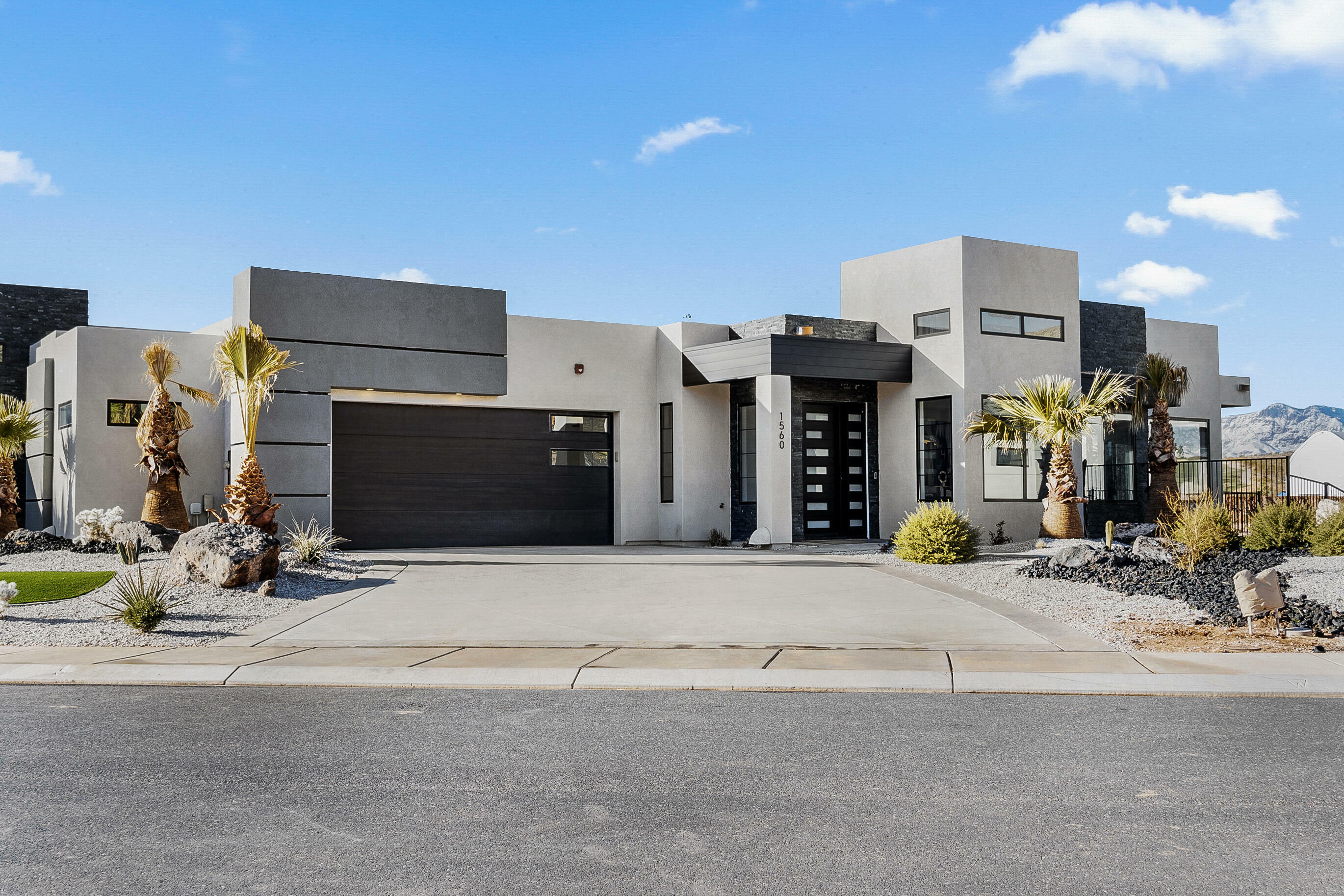 Property Photo:  1560 W Torrey Pines Rd  UT 84737 