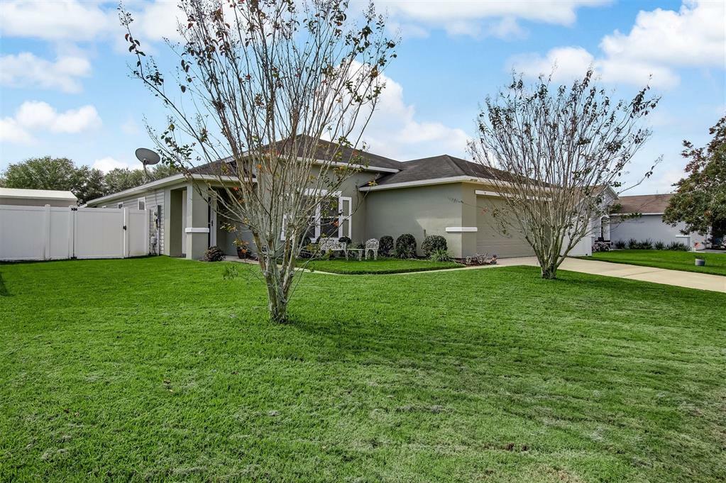 Property Photo:  86185 Cartesian Pointe Drive  FL 32097 