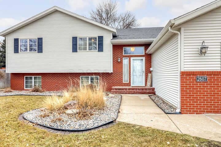 Property Photo: 2607 25 Avenue S ND 58103