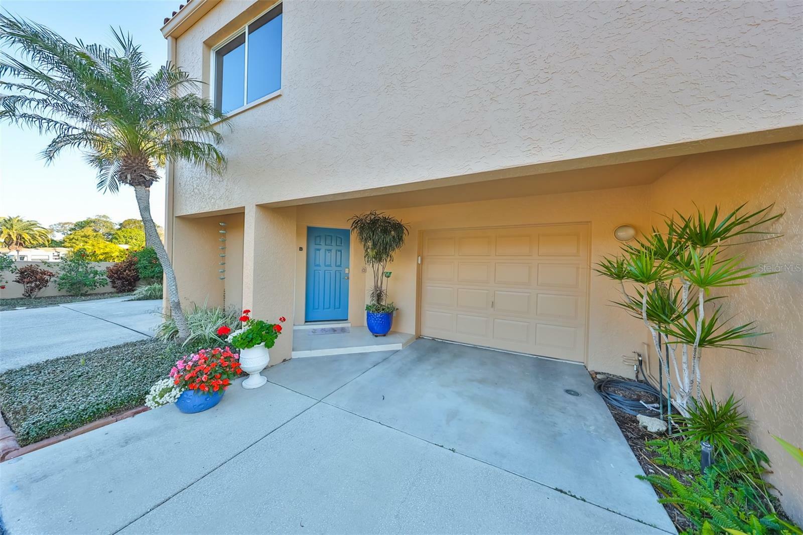 Property Photo:  1605 Royal Palm Drive S B  FL 33707 