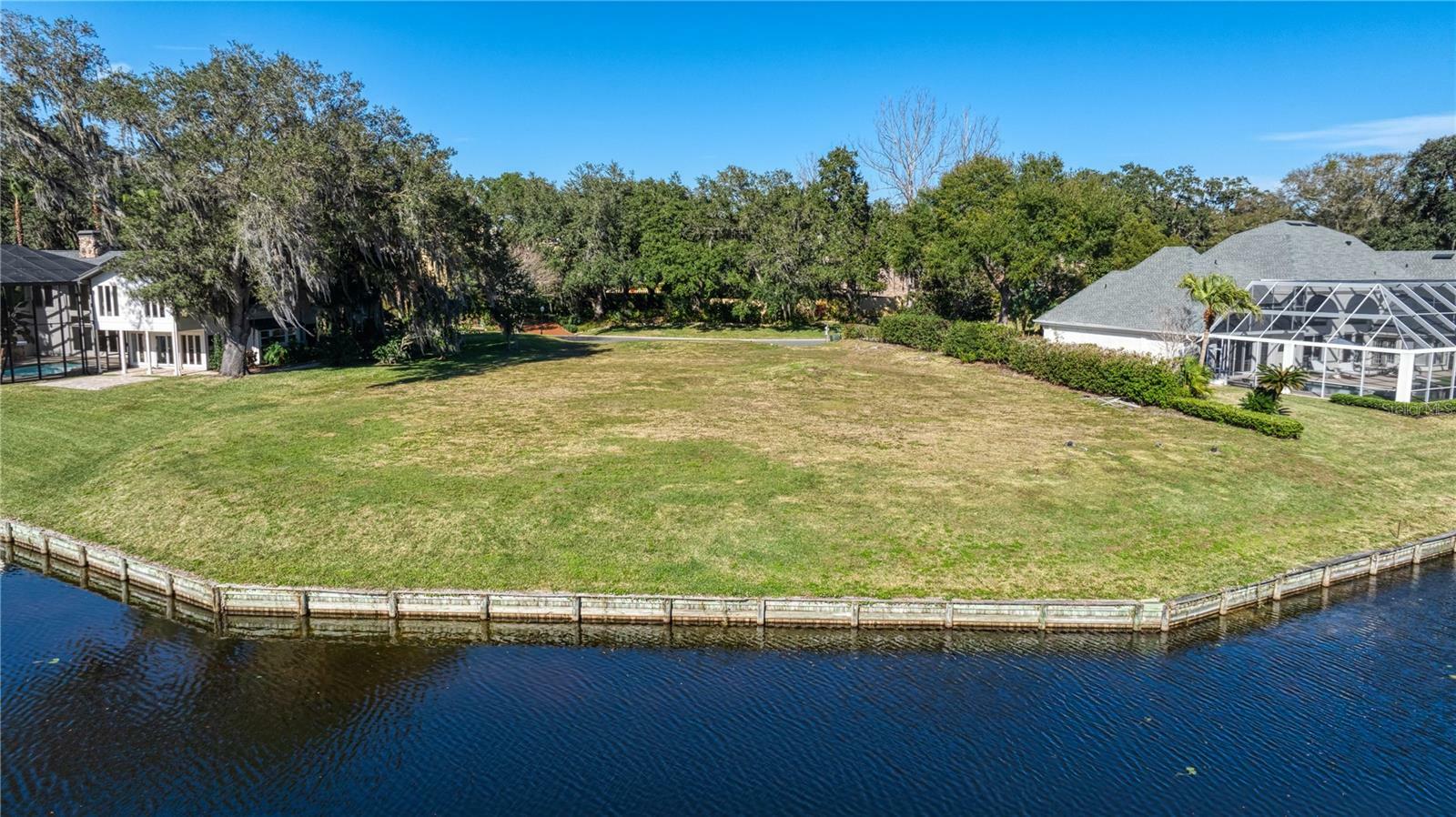 Property Photo:  814 Taray De Avila  FL 33613 