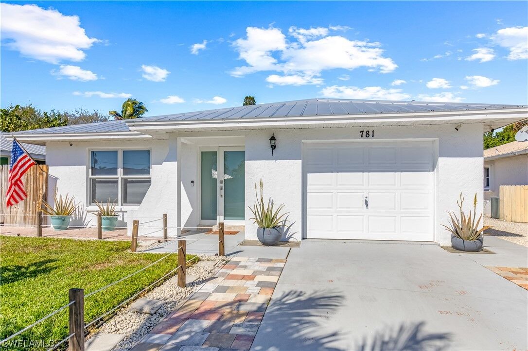 Property Photo:  781 99th Avenue N  FL 34108 