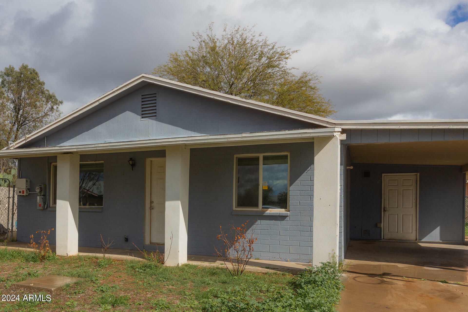 Property Photo: 102 W Jahns Place AZ 85122