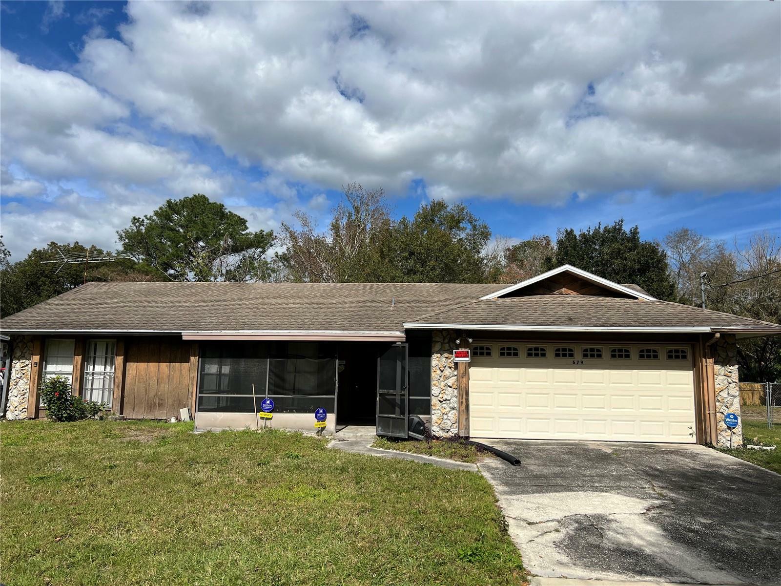 Property Photo: 679 Coral Way FL 32708
