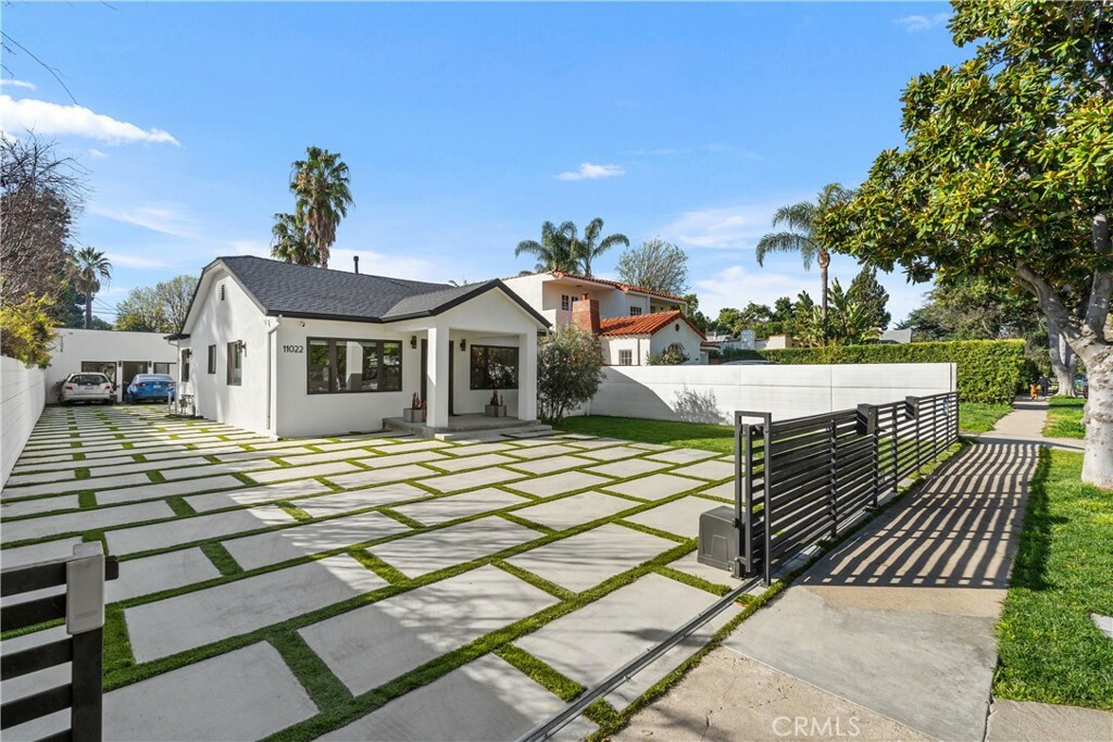 Property Photo:  11022 Blix Street  CA 91602 