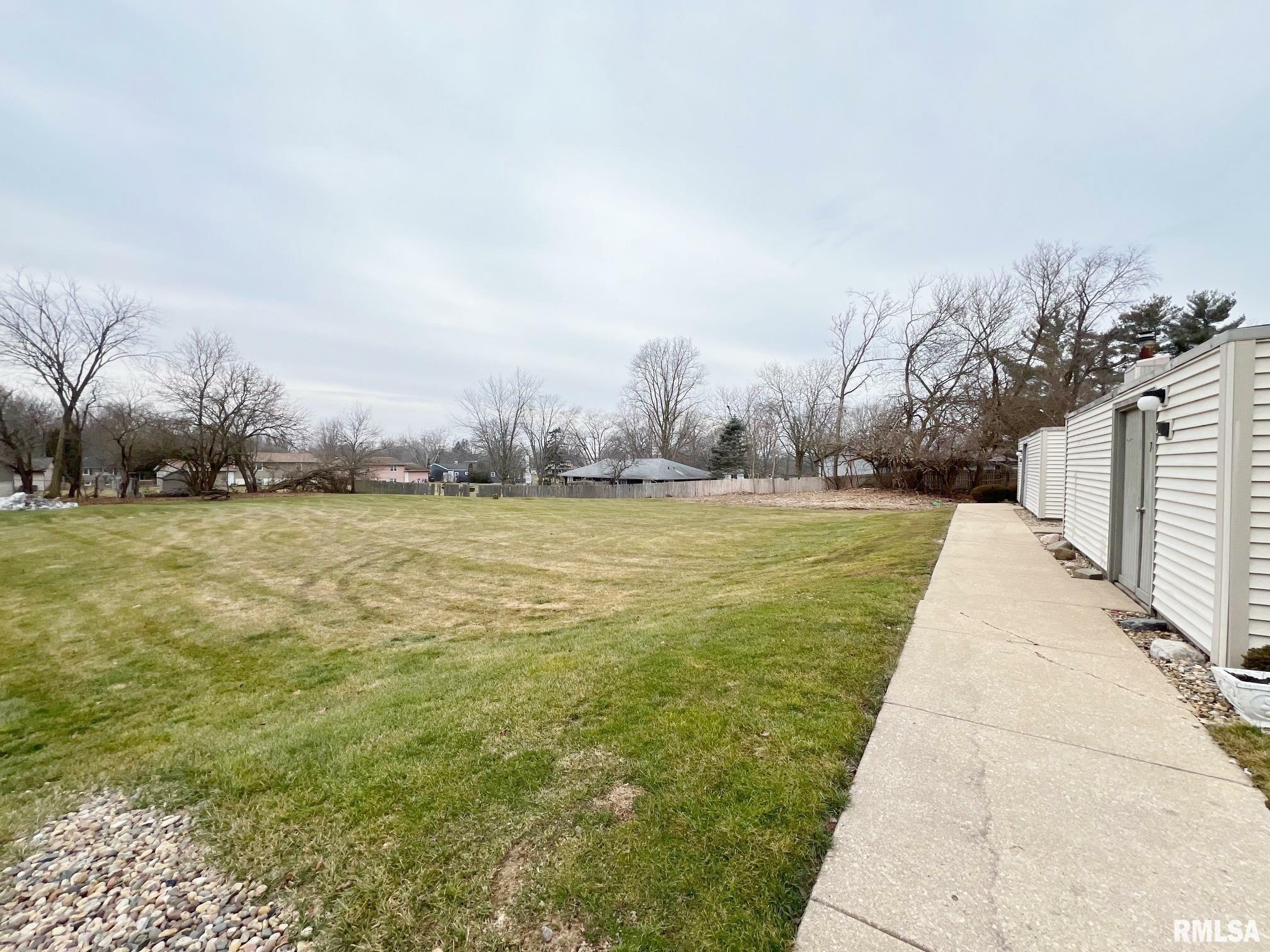 Property Photo:  6831 N Frostwood Parkway 75  IL 61615 