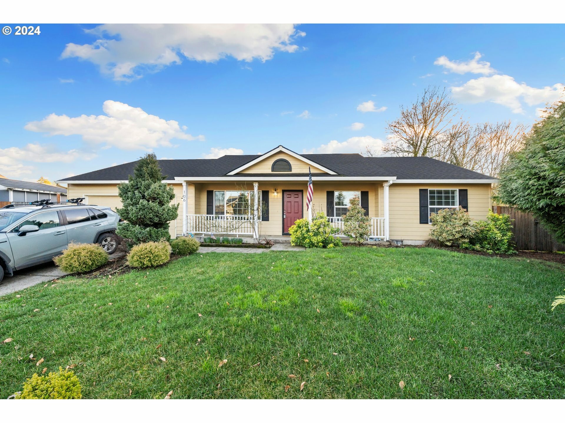 Property Photo: 106 Ashley Ct OR 97114