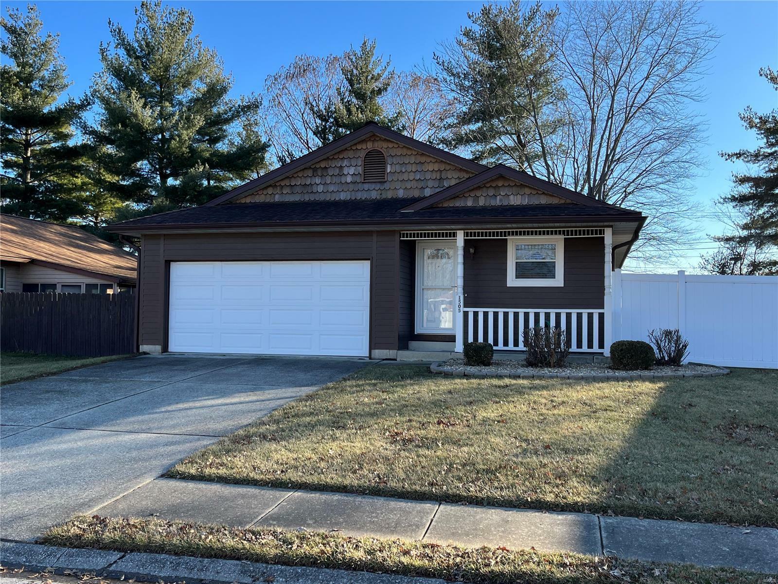 Property Photo:  1505 Royal Oak Ct Court  IL 62269 