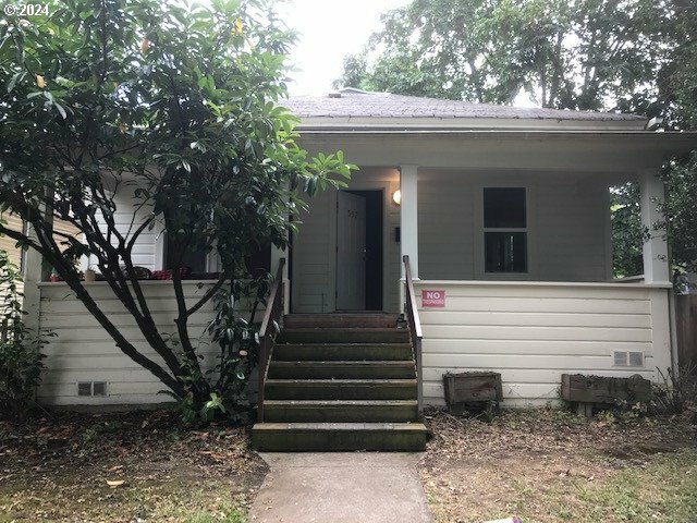 Property Photo: 546 W 8th Ave OR 97401