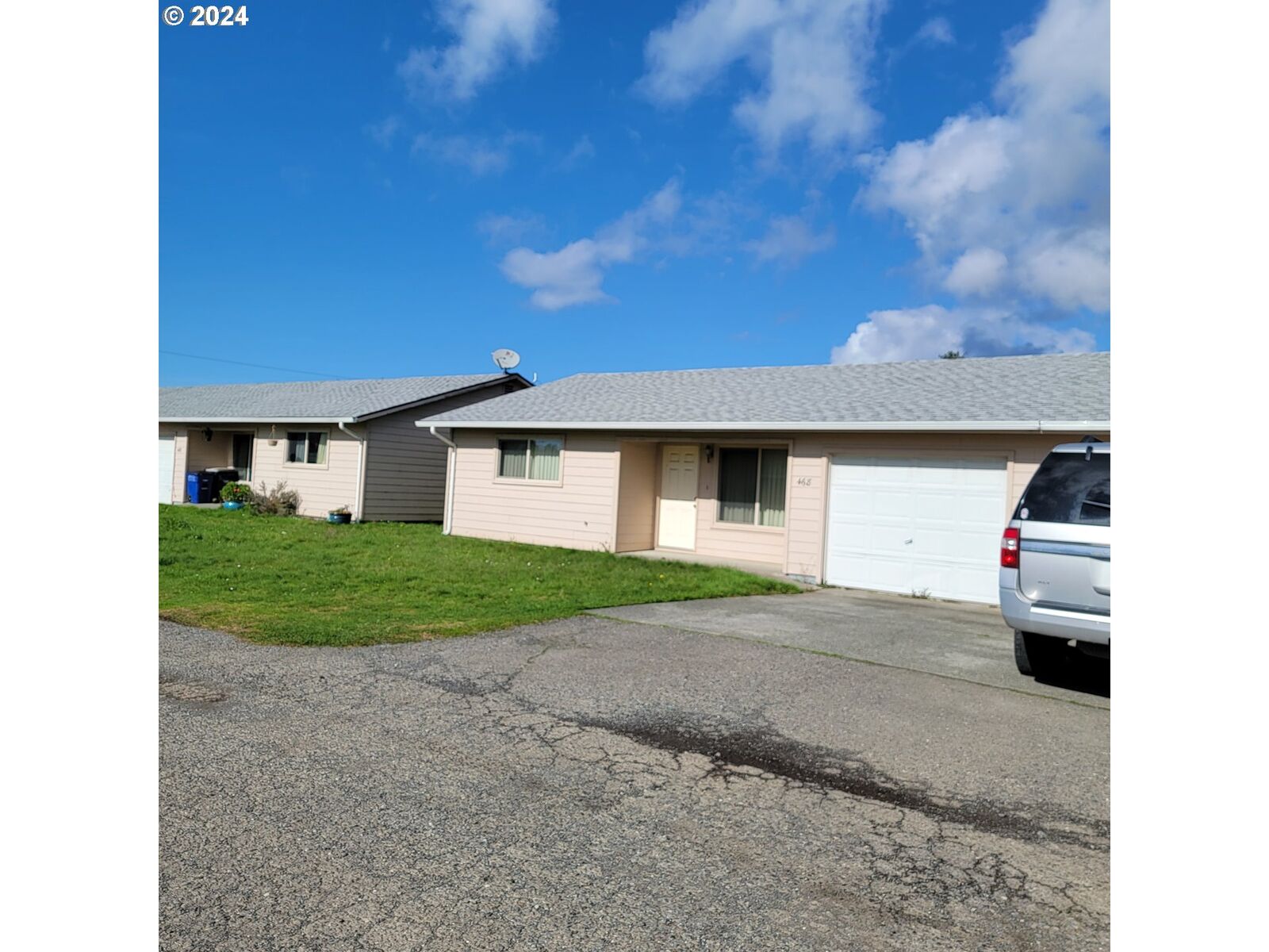 Property Photo: 466 Mendy St OR 97415