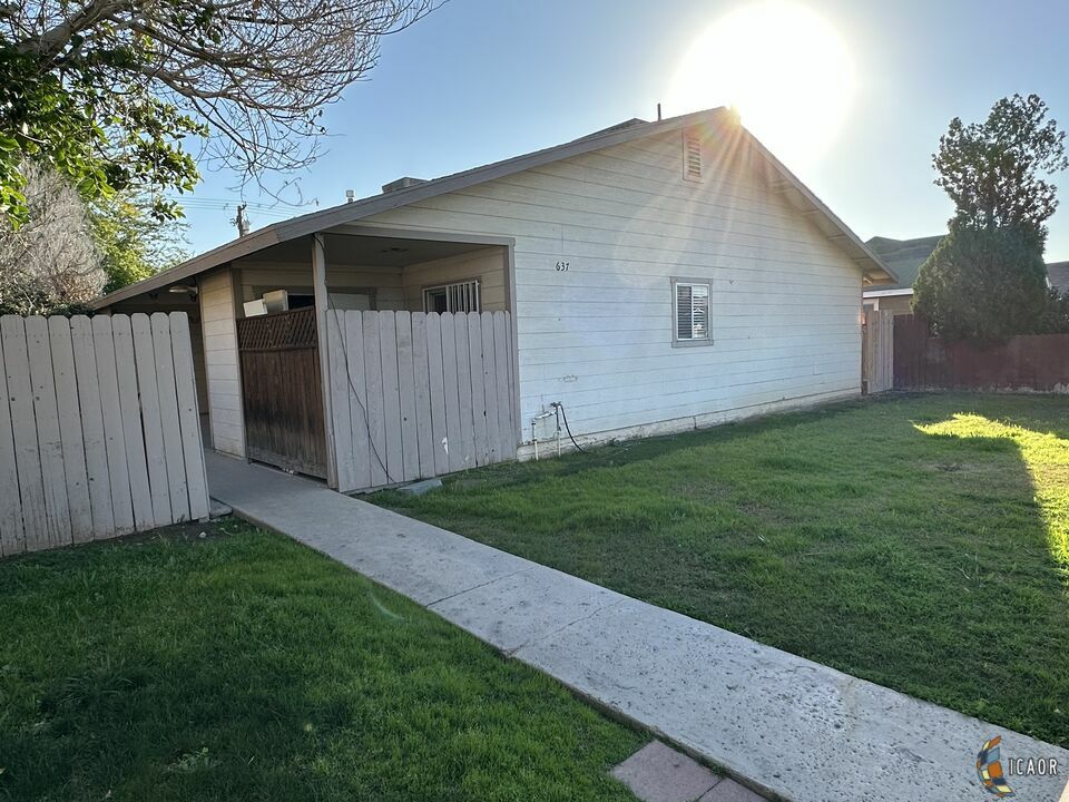 Property Photo:  637  W Orange Ave  CA 92243 