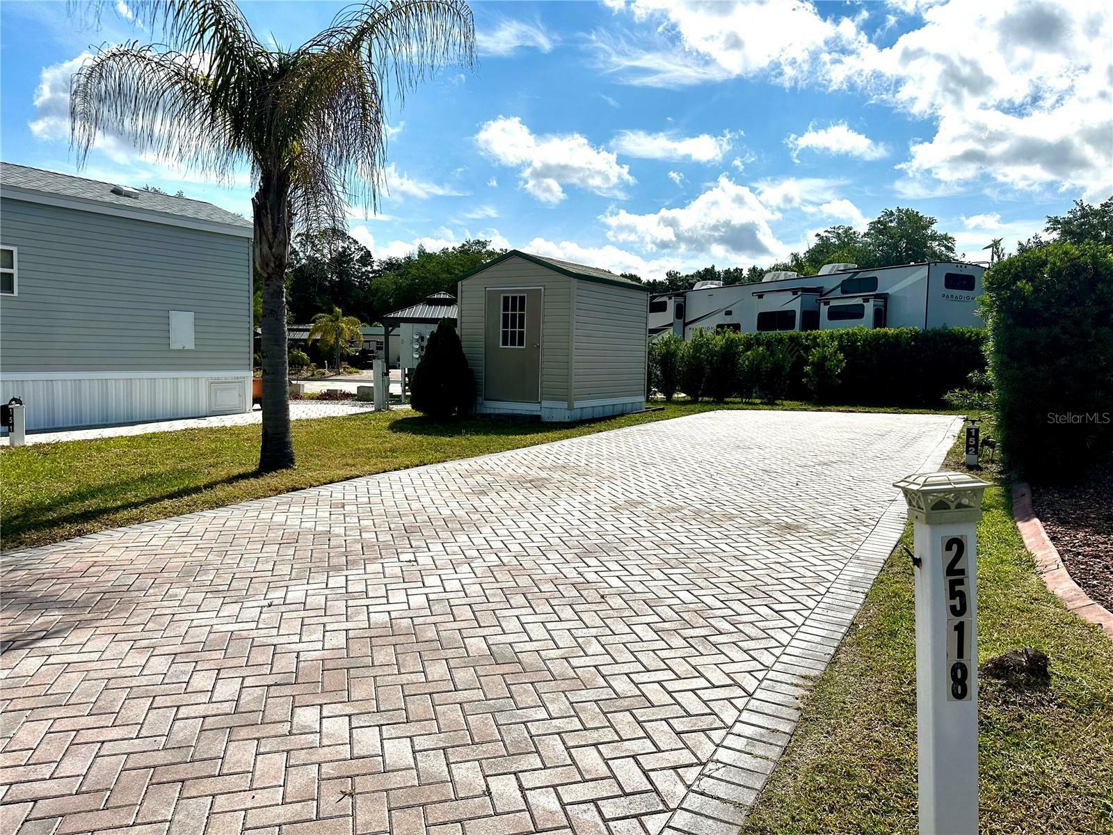 Property Photo:  2518 Lemonwood Avenue  FL 34714 