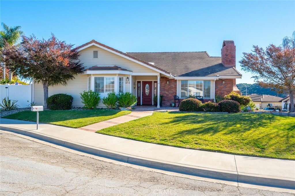 Property Photo:  212 La Paz Circle  CA 93420 