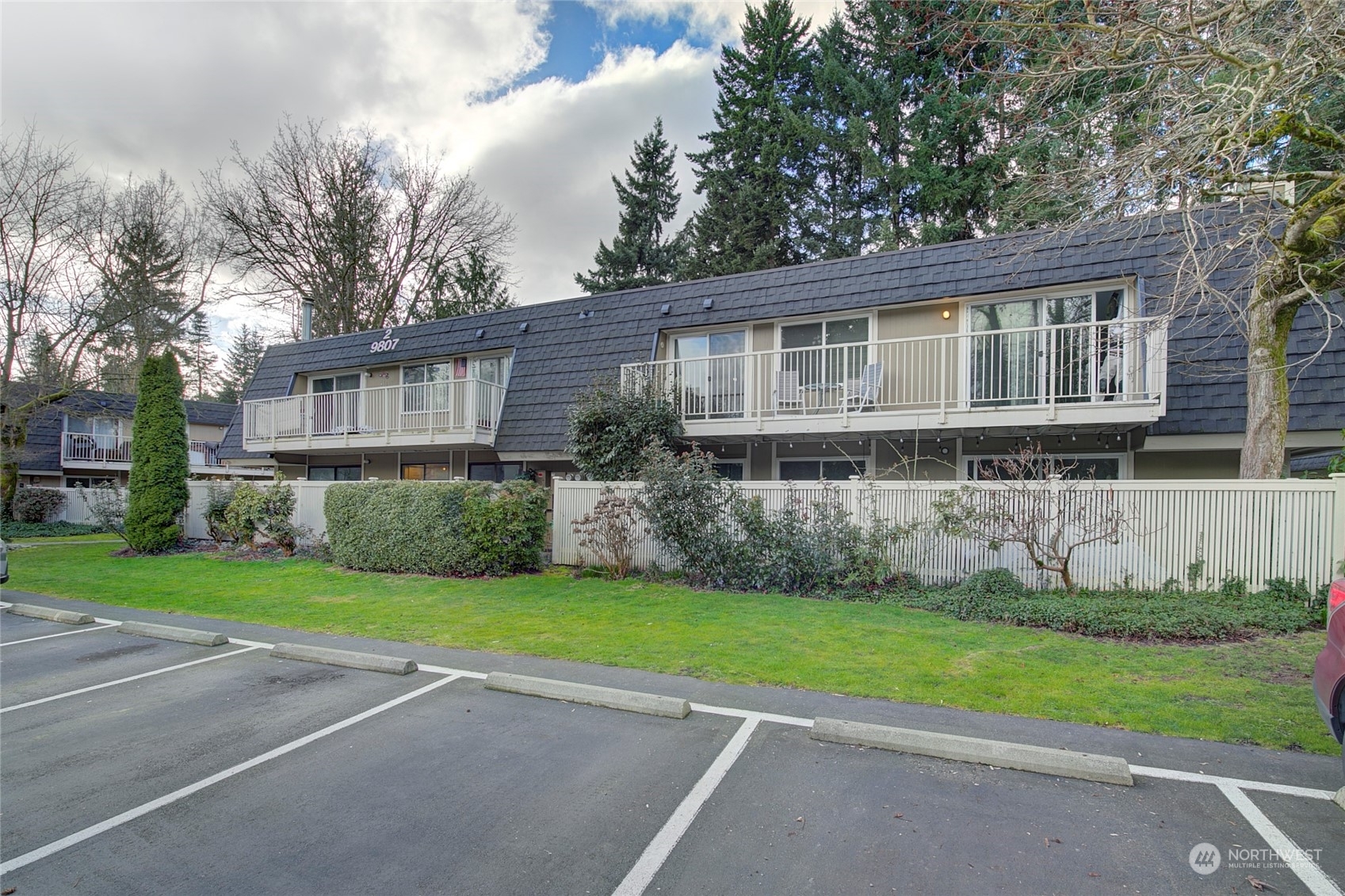 Property Photo:  9807 NE 124th Street 207  WA 98034 