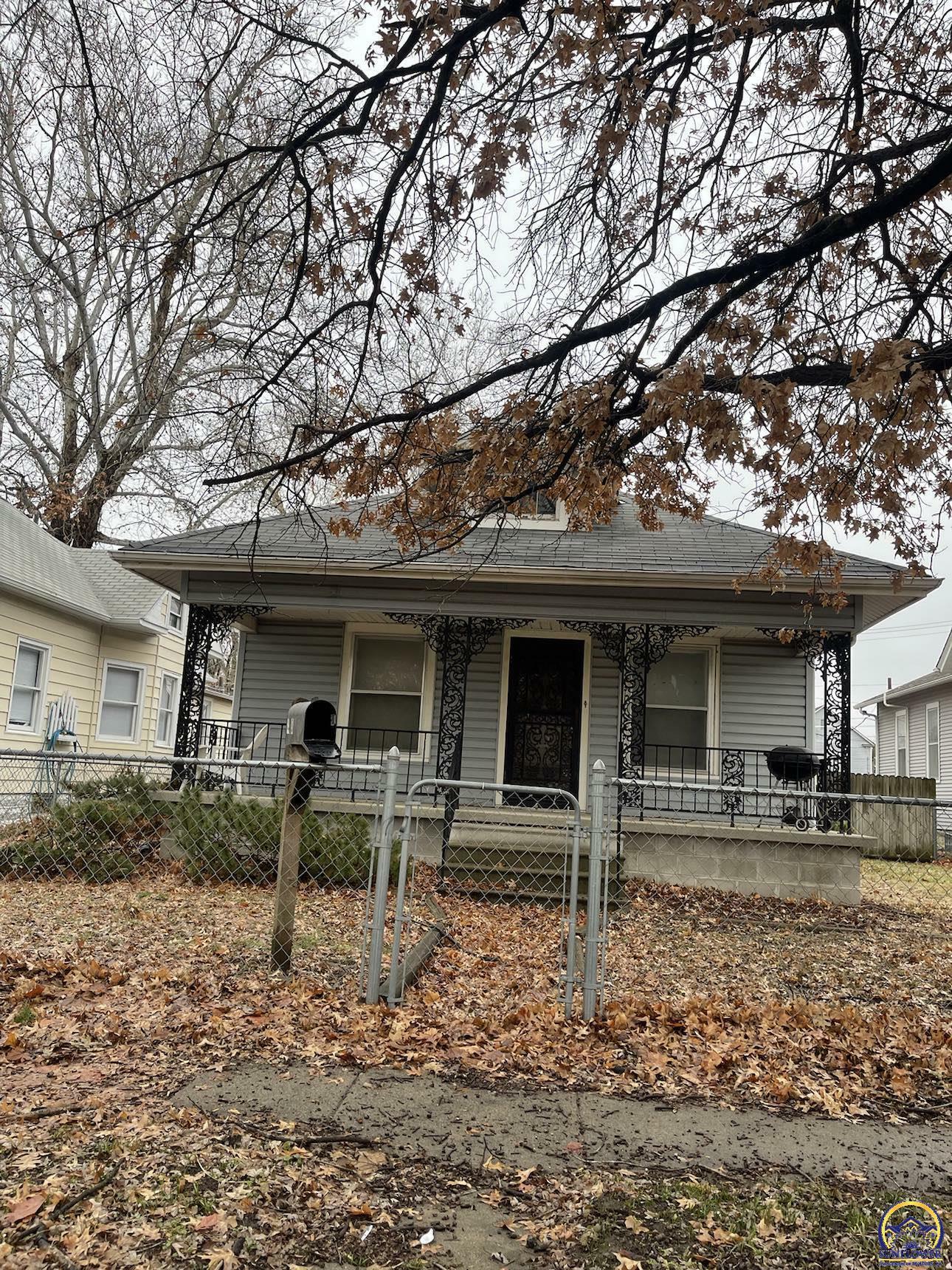 Property Photo:  408 NE Scotland Ave  KS 66616 