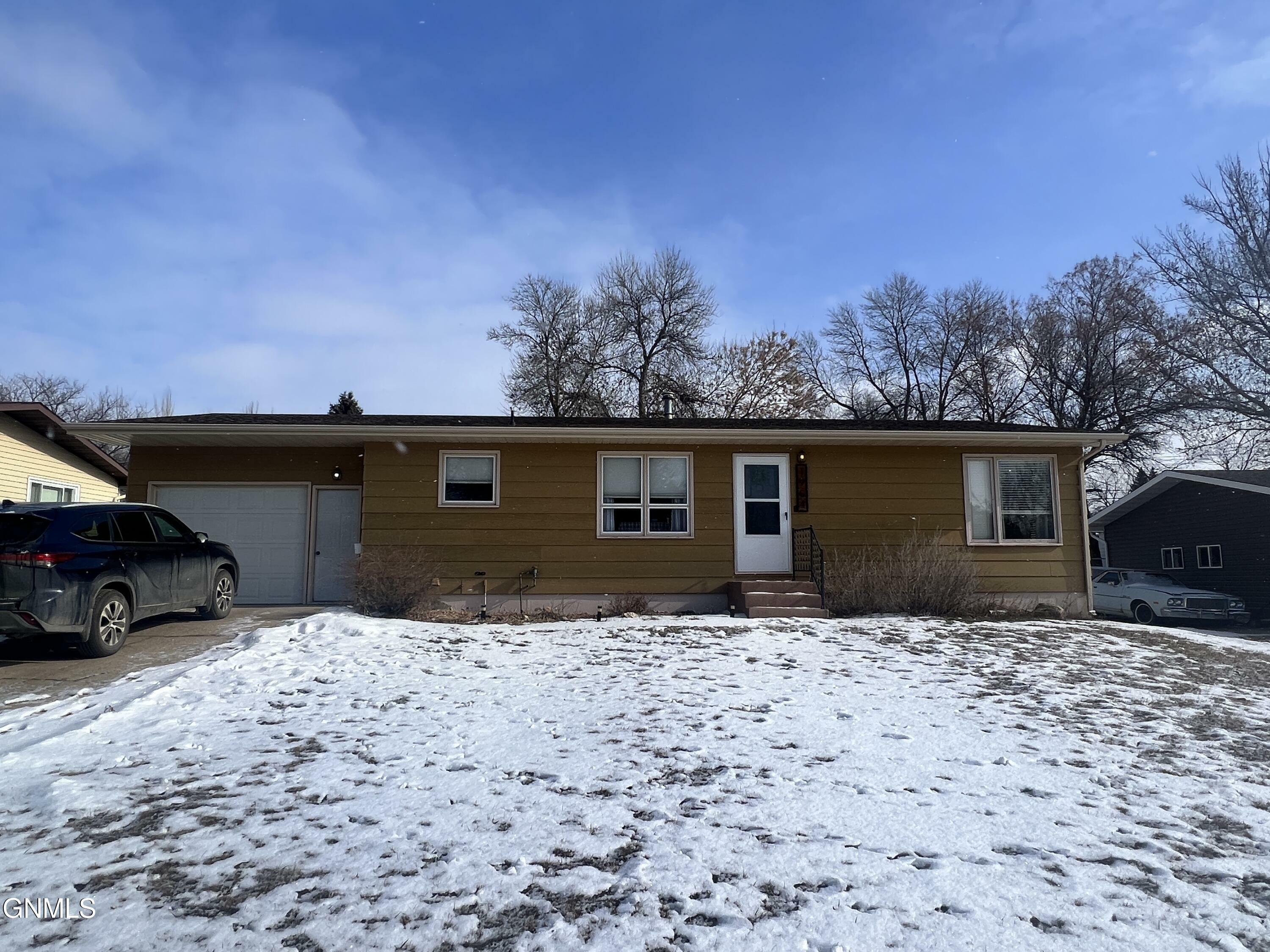 Property Photo:  1904 8th Street NW  ND 58703 