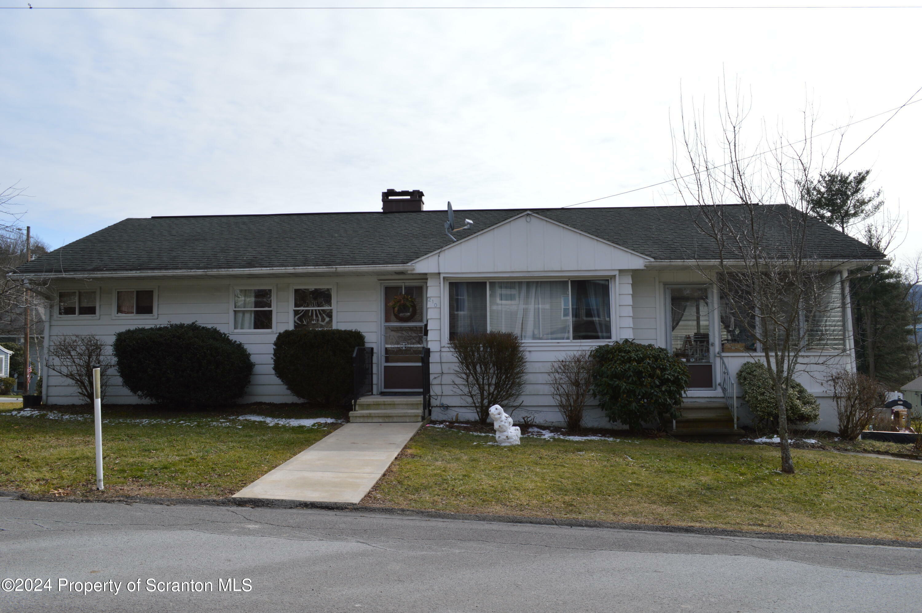 Property Photo:  210 Fairview Avenue  PA 18411 