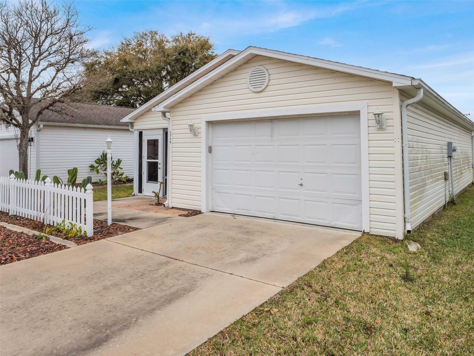 Property Photo:  1714 Rosales Road  FL 32162 