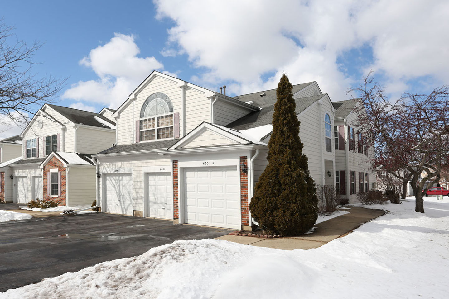 Property Photo: 600 W Streamwood Boulevard B IL 60107