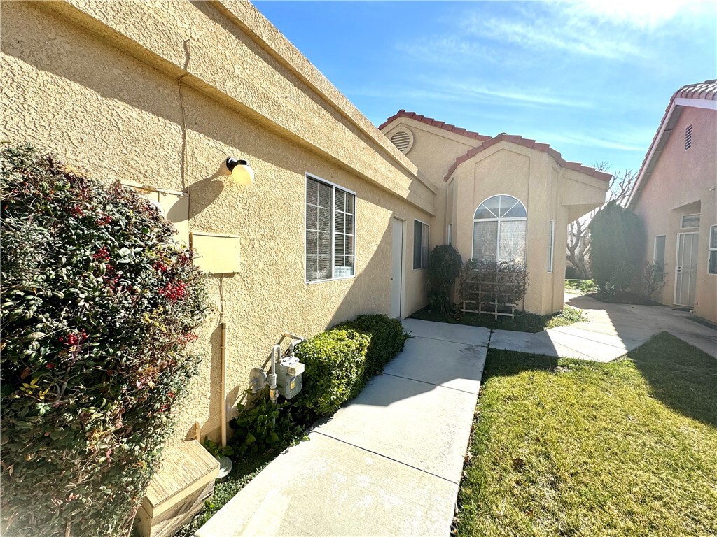 Property Photo:  19031 Primrose Lane  CA 92308 