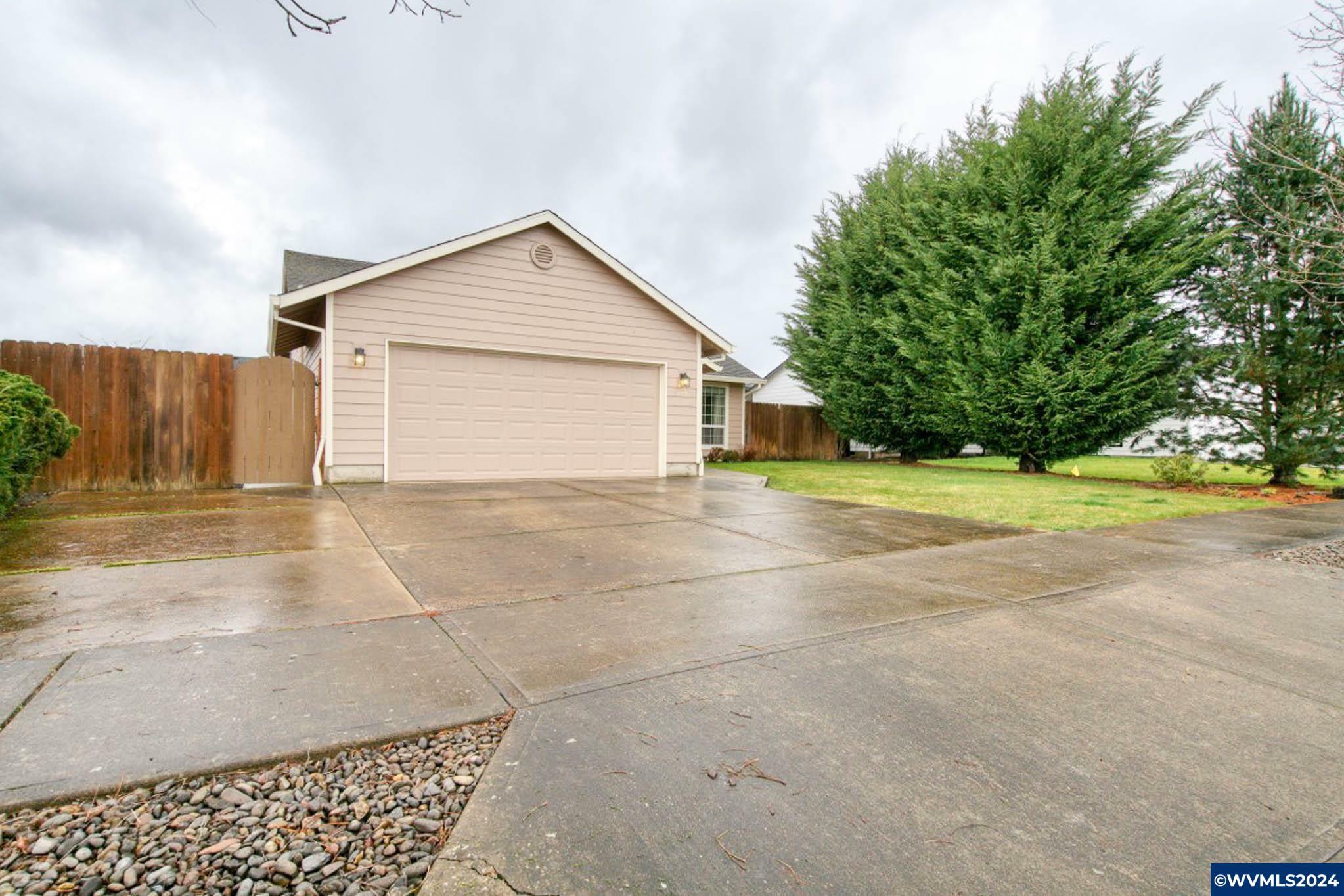 Property Photo:  277 SW Valleys Edge St  OR 97128 