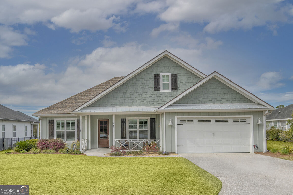 Property Photo:  203 Edgewater Drive  GA 31558 