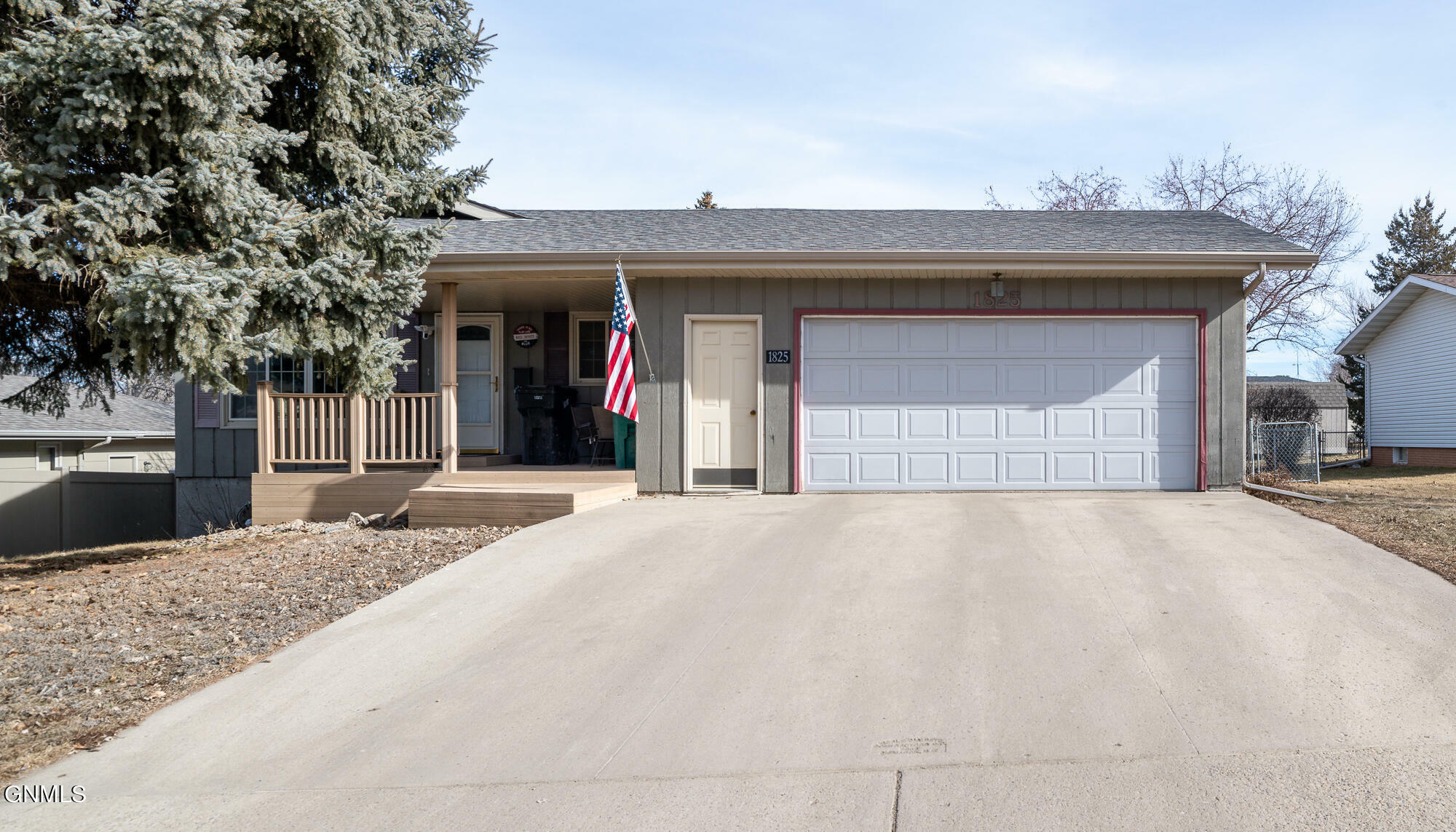 Property Photo:  1825 N 19th Street  ND 58501 