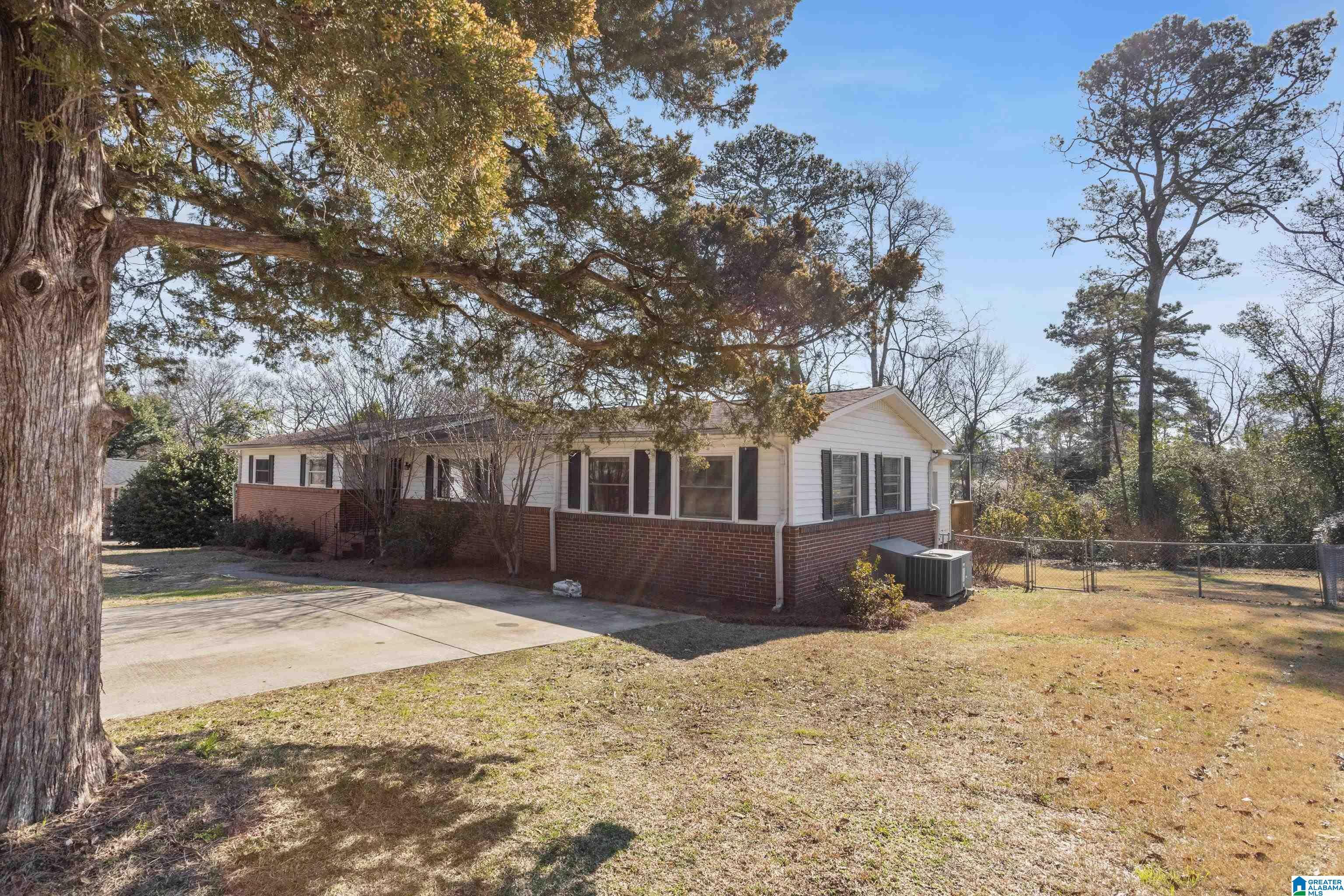 2204 Lester Lane  Hoover AL 35226 photo