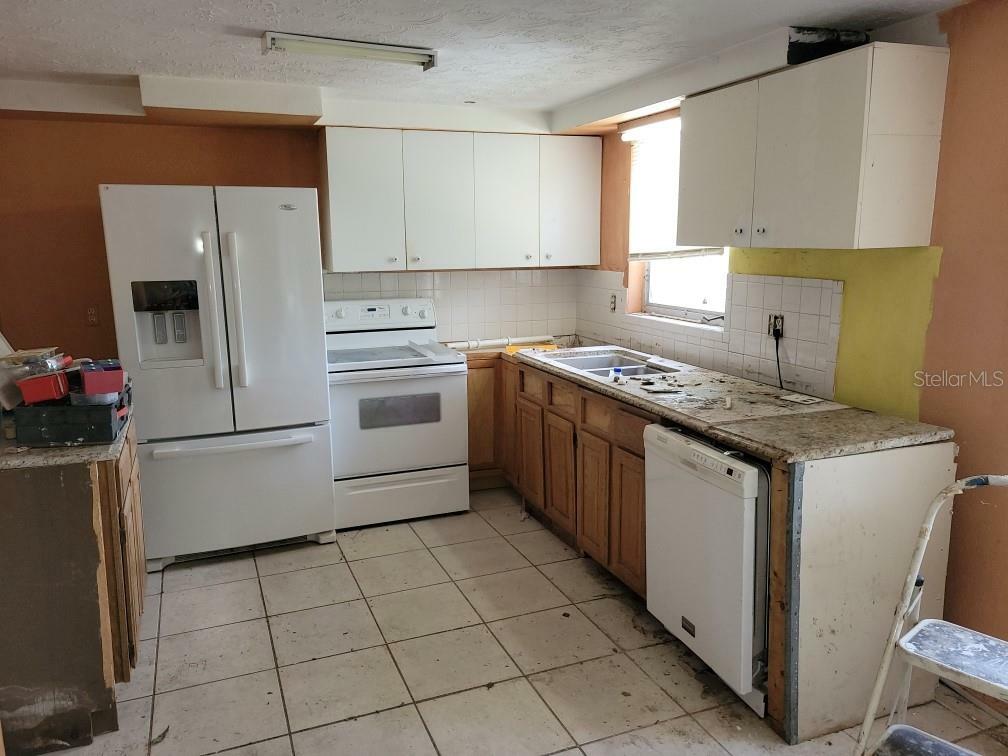 Property Photo:  5025 Mile Stretch Dr  FL 34690 