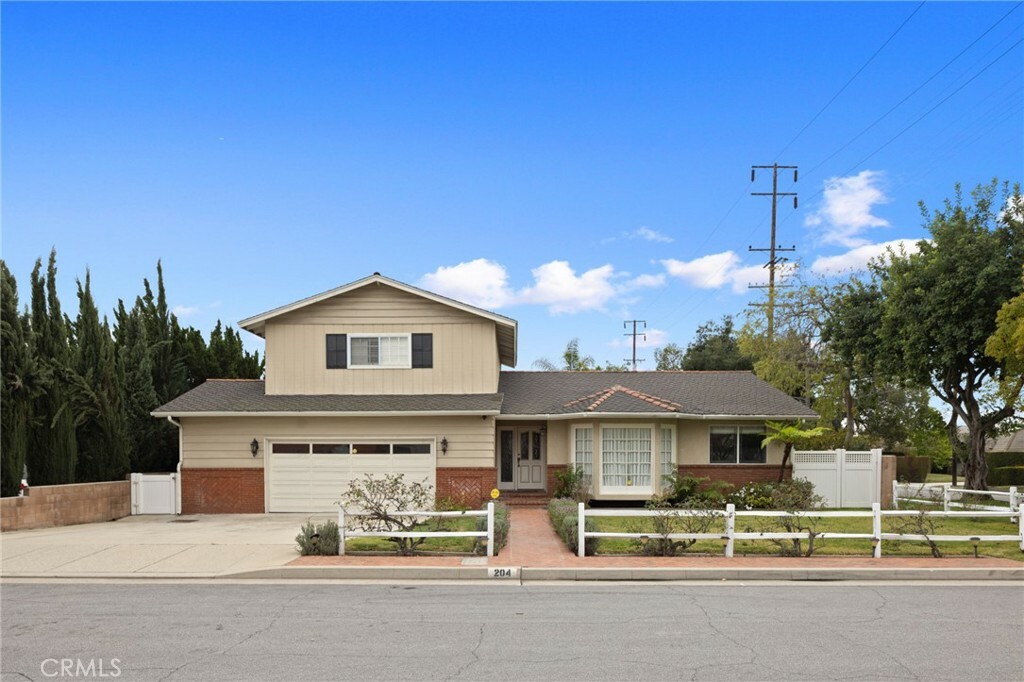 Property Photo:  204 E Magna Vista Avenue  CA 91006 