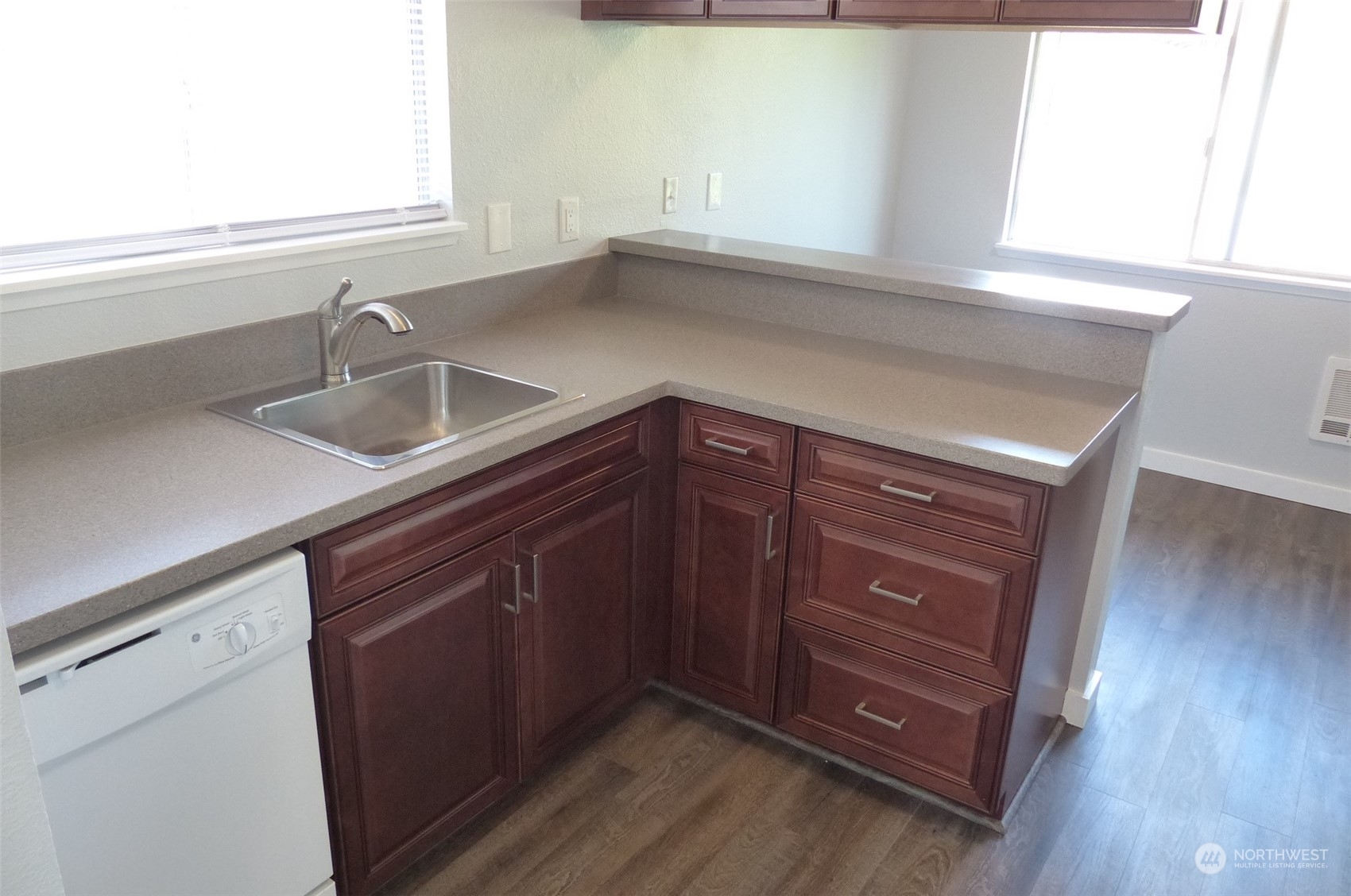 Property Photo: 916 31st Street NE WA 98002