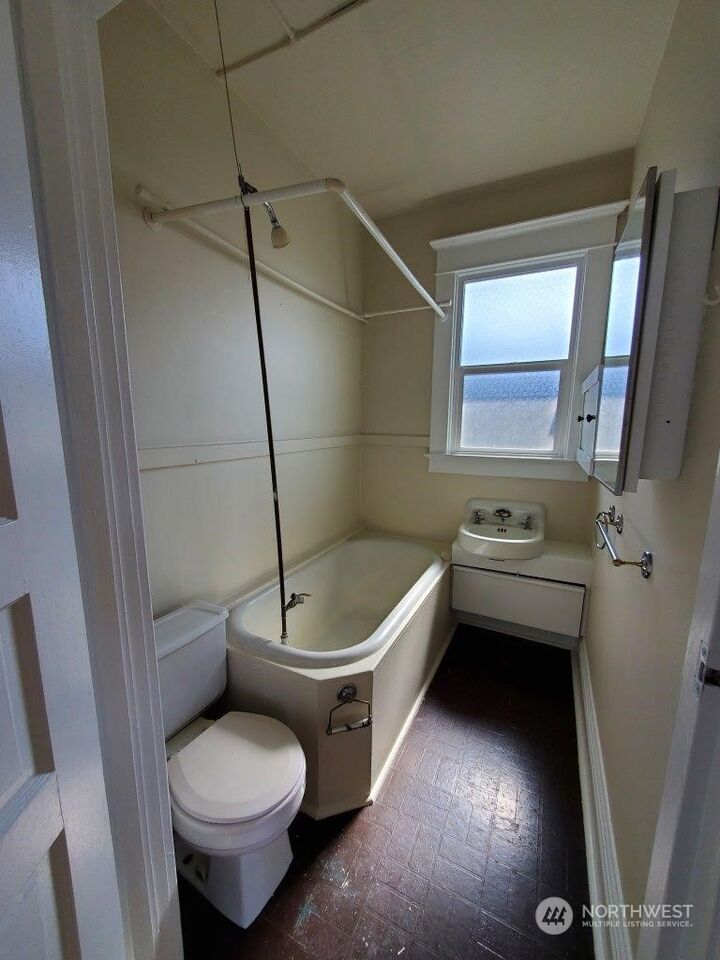 Property Photo: 4120 Burke Avenue N WA 98103