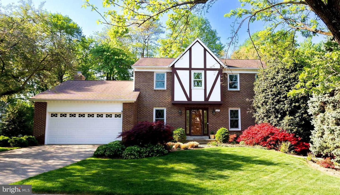 Property Photo: 9089 Wexford Drive VA 22182